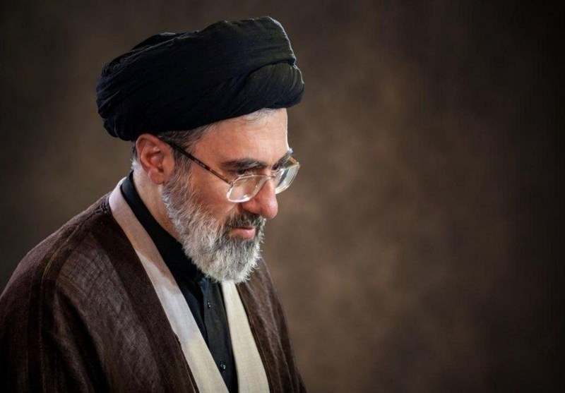 رهبر انقلاب خطاب به دانش آموزان و دانشجویان: پاسدار ریشه‌های هویت ملی و زبان مادری و پرچم مقدس باشید/ قدرت برآمده از دانش با تقوا سپری در برابر نظام سلطه است